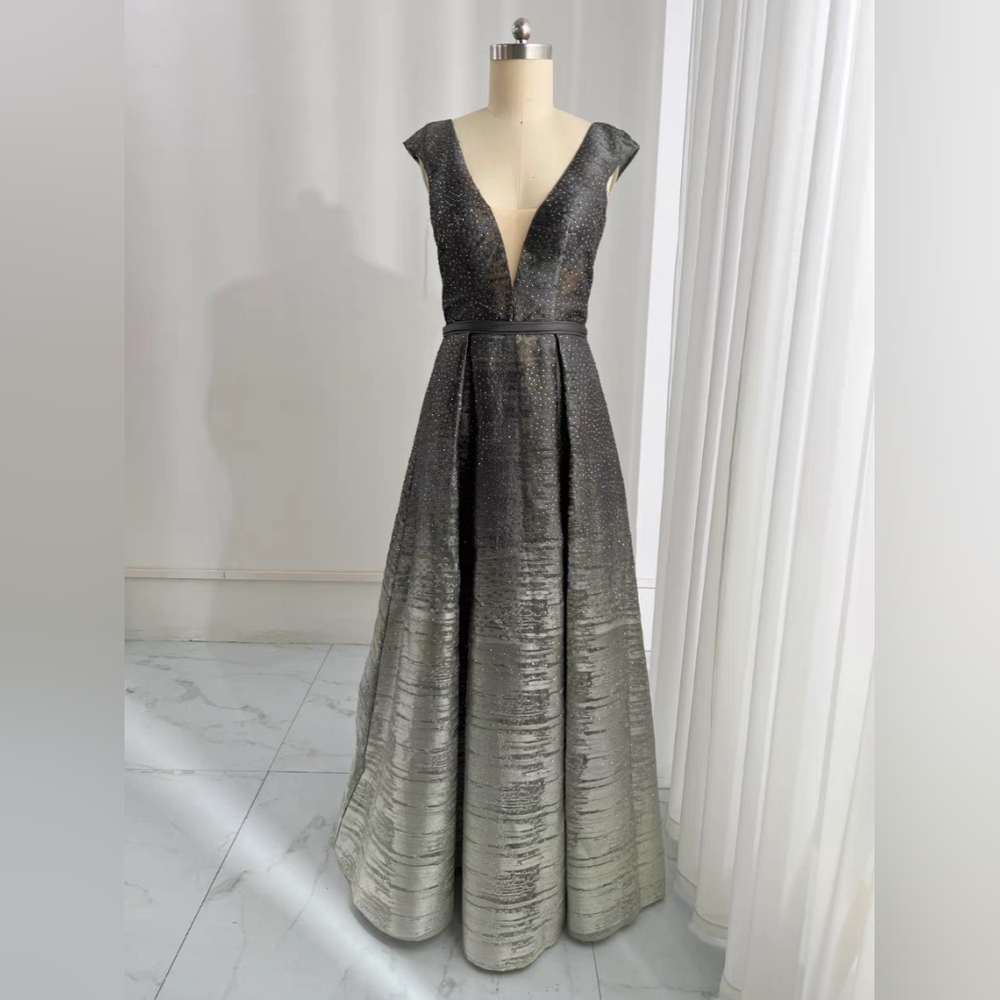 Elegant Luxury Deep V-neck Sleeveless A-line Event Gown